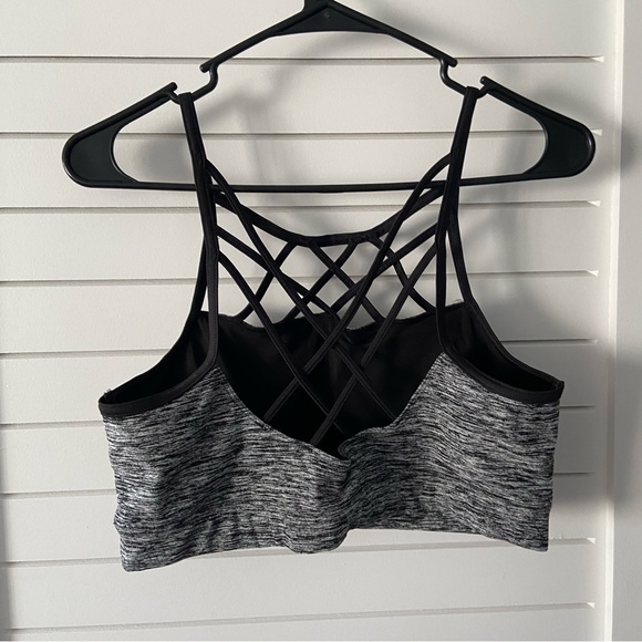 Hollister Sports Bra Size L - Picture 3 of 5
